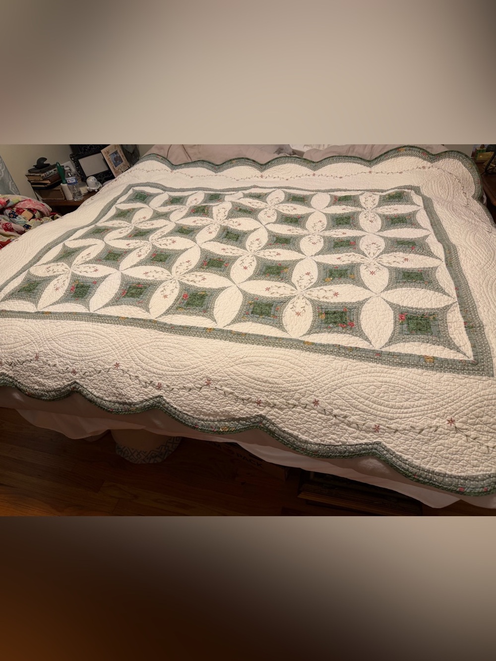Vintage JCP Queen Wedding Ring Style Quilt EUC